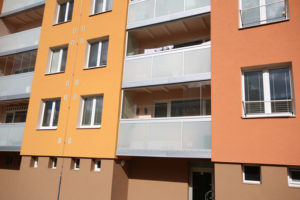 Brno - Bořetická, zasklení systémem AluVista+hliníkové zábradlí