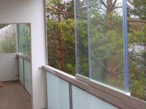 CABAL bezrámové zasklení AluFlexi