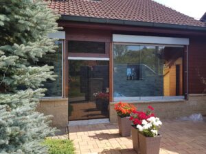 CABAL Moravia s.r.o., zasklení terasy bezrámovým systémem AluFlexi